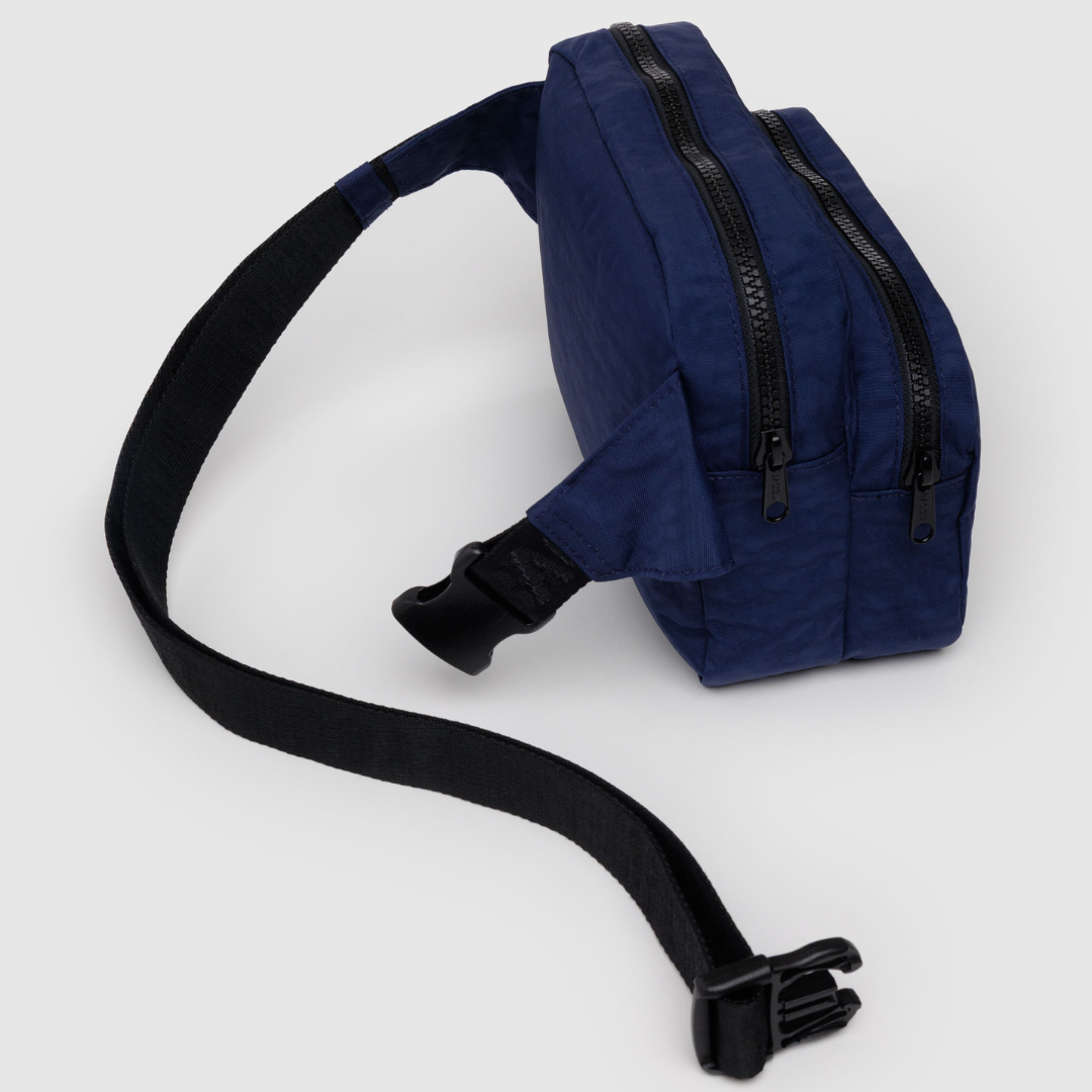 Detail of the strap, hardware, and zippers of the fanny pack