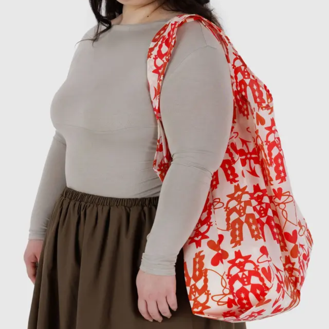 Model wearing a the big Baggu. It's big!