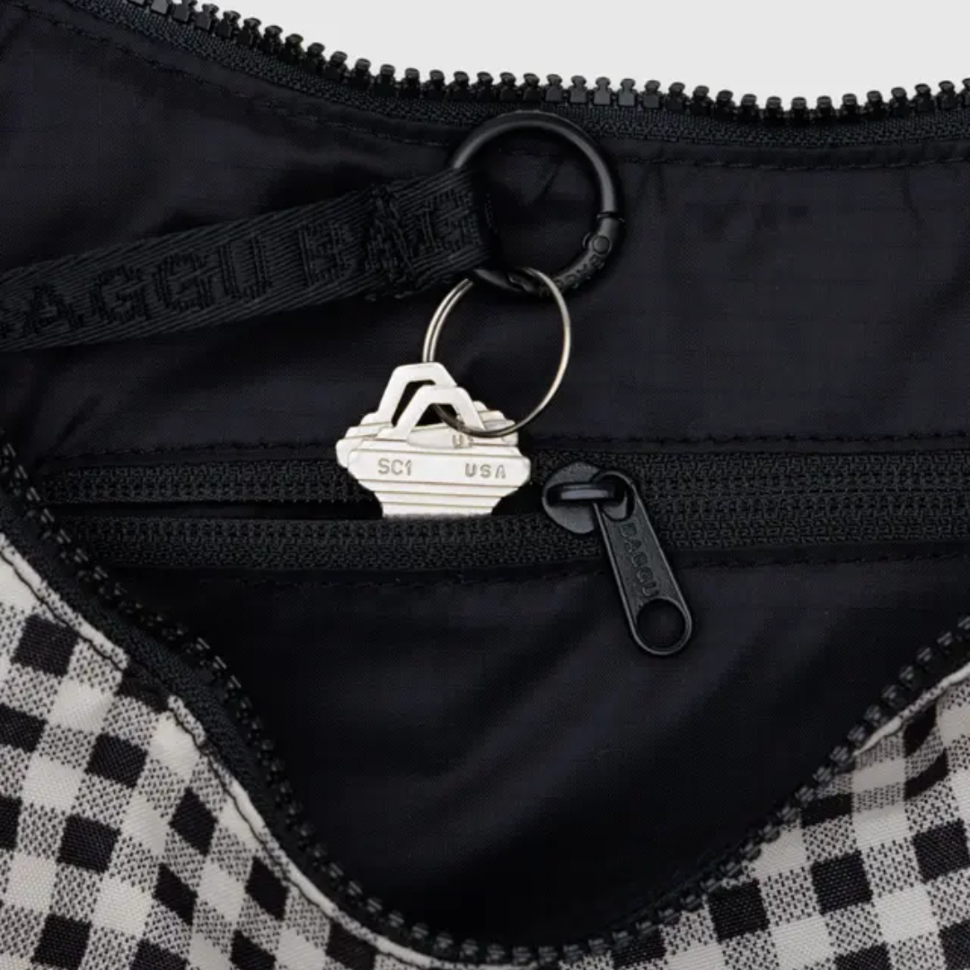 Internal key leash and zippered pocket