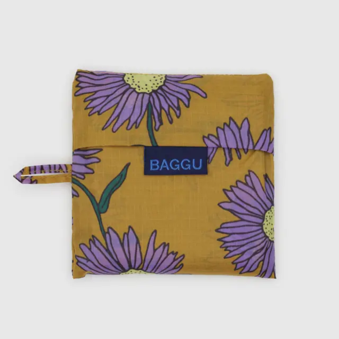 Shopping bag in its pouch