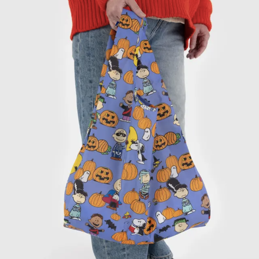 Model holding bag for scale.