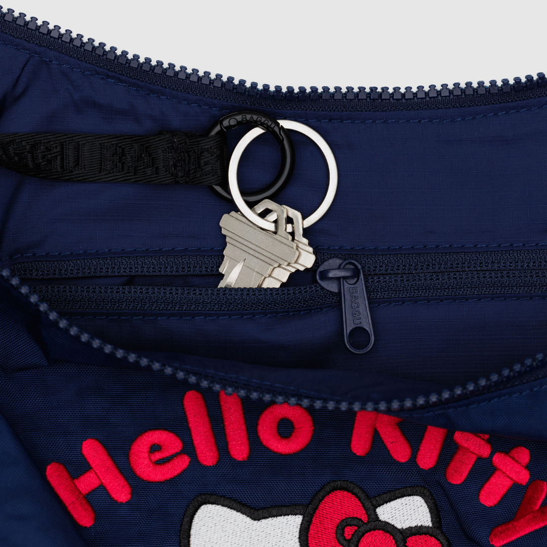Detail of the internal zipper pocket and the key leash