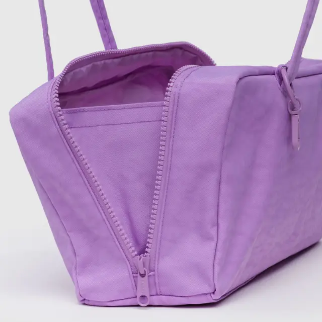 Baggu bowler bag open to show the interior gusset