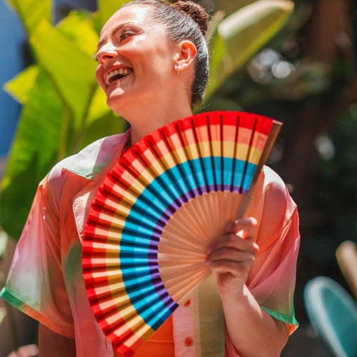 Model holding the fan