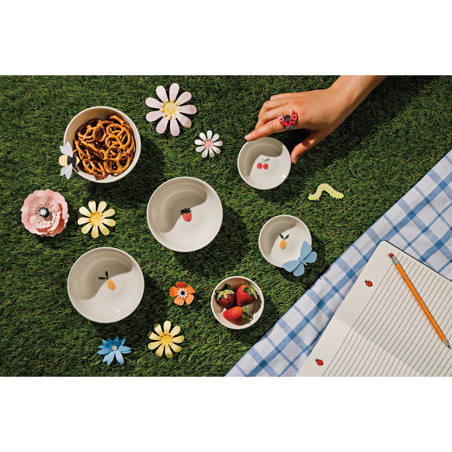 Petite Motif Strawberry Pinch Bowl