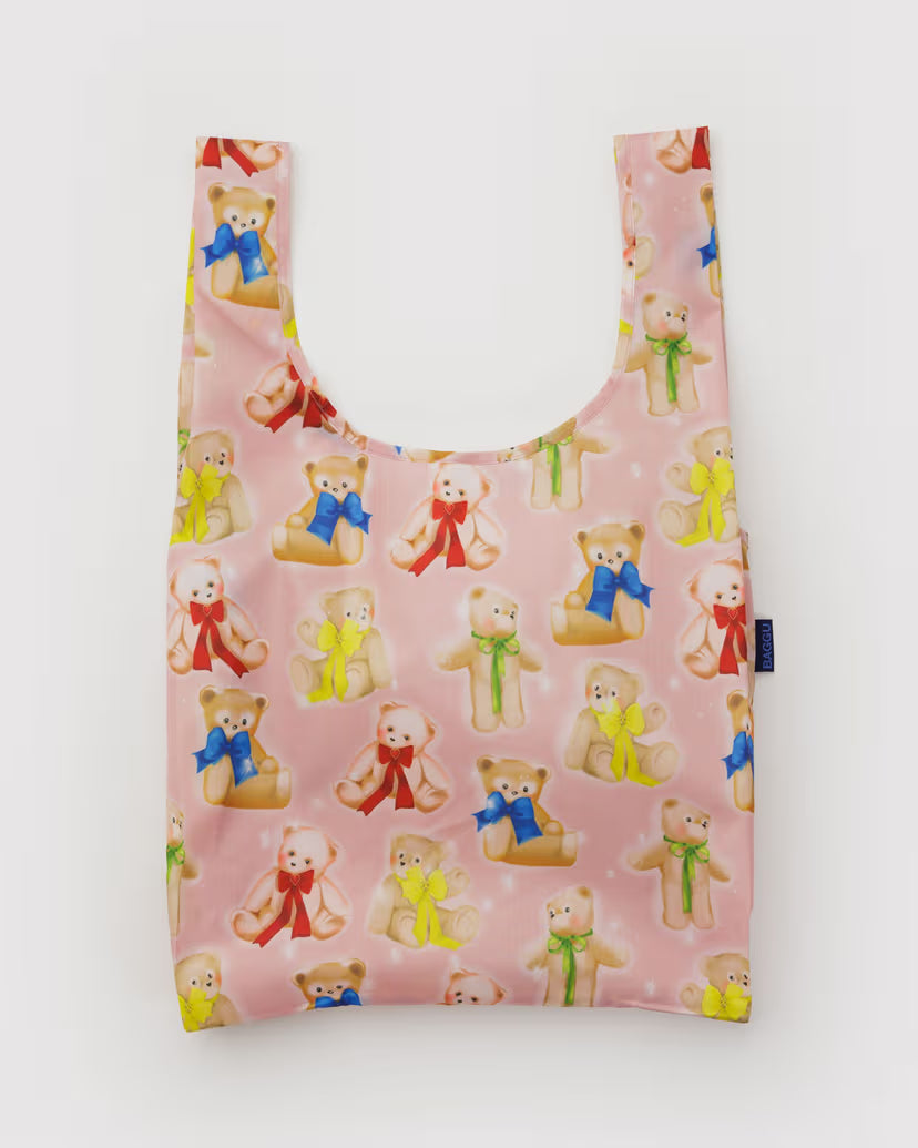 Reusable shopping bag with teddy bear pattern on a pink background