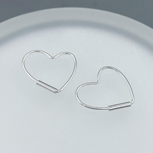 Load image into Gallery viewer, Silver Small Heart Endless Hoops
