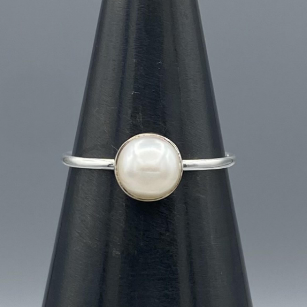 Silver Simple Pearl Ring