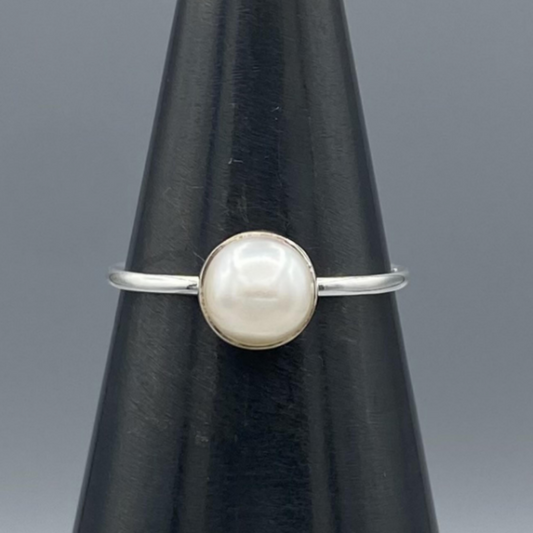 Silver Simple Pearl Ring